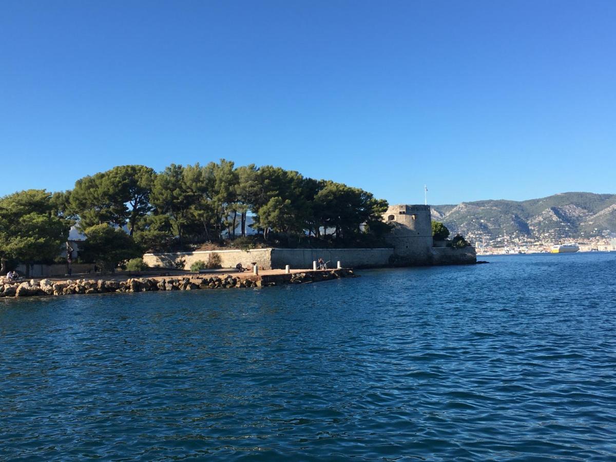 Au Coeur du Vieux Toulon: Renovated Calm Oasis with Elevator Apartment Exterior photo