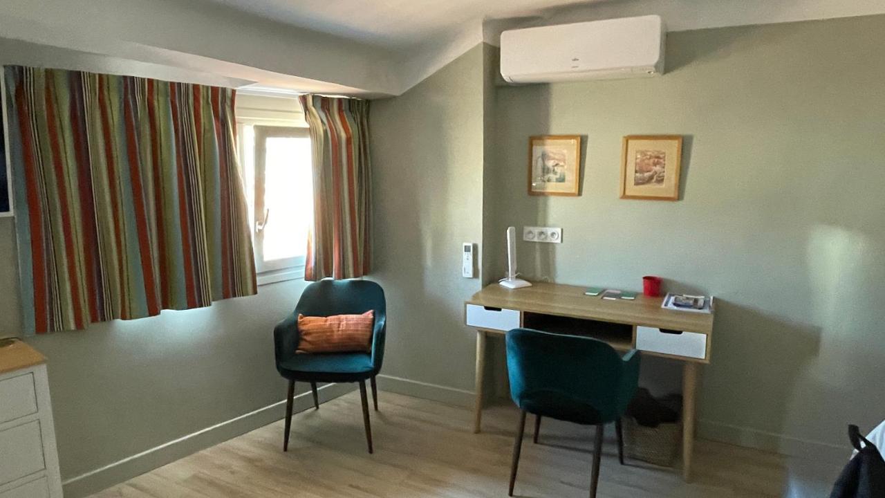 Au Coeur du Vieux Toulon: Renovated Calm Oasis with Elevator Apartment Exterior photo
