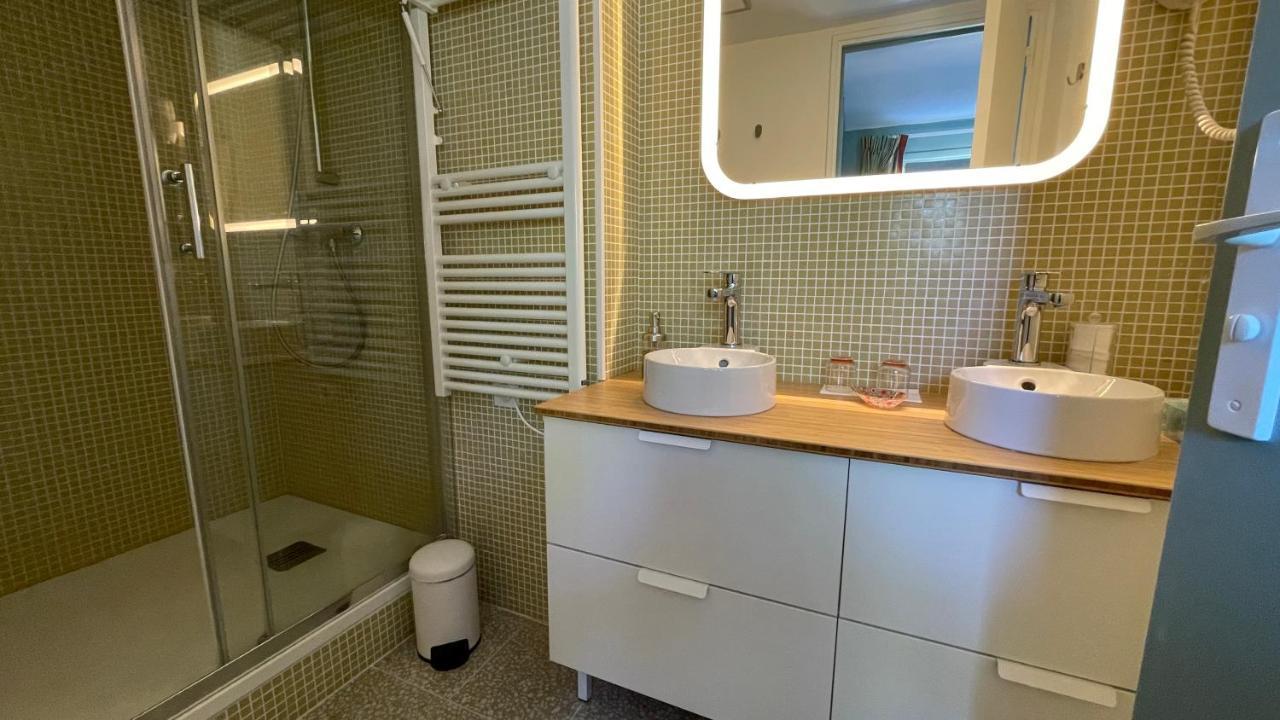 Au Coeur du Vieux Toulon: Renovated Calm Oasis with Elevator Apartment Exterior photo